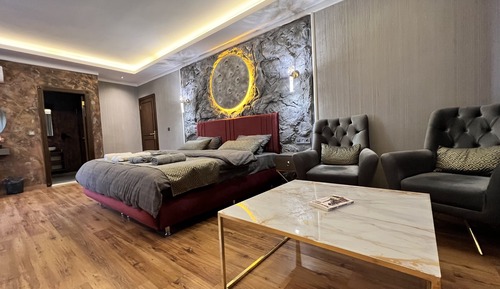 Luxury Room, 1 Queen Bed, Non Smoking, Garden View