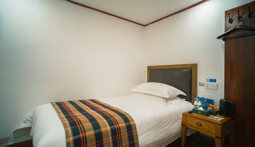 Elegant Single Room (No Window)