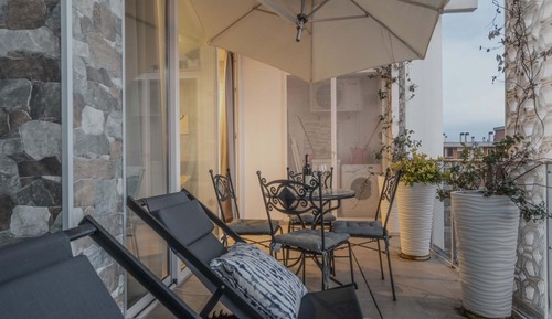 Apartment, Smoking