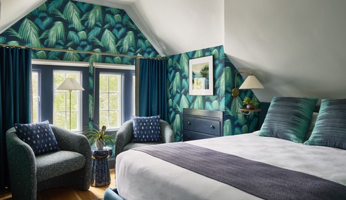 Petite Queen with Hall Bath