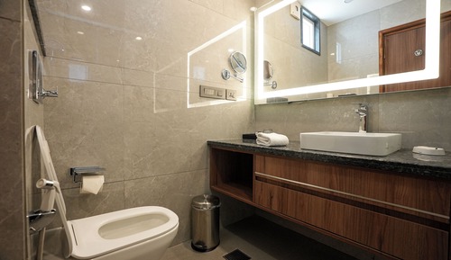 Deluxe Room, 1 King Bed, Balcony, City View