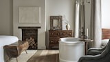 Coach House Upper