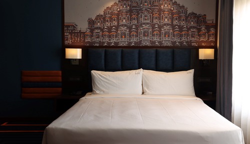Standard Room, 1 King Bed