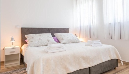 Apartment (One Bedroom Apartment with Balcony an)