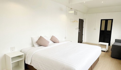 Studio Suite, River View