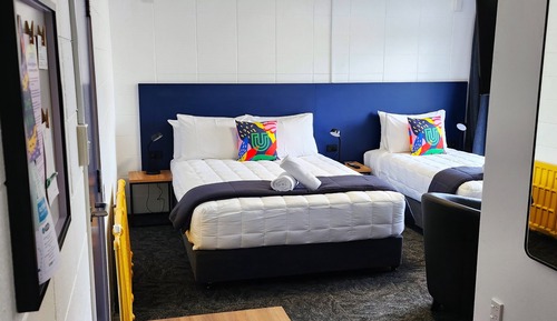 Queen Studio + 1 Single & Ensuite bathroom