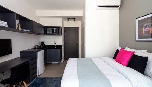 Deluxe Studio (517560)