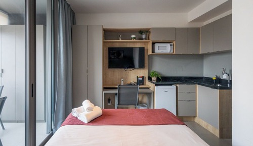 Traditional Studio (517526)