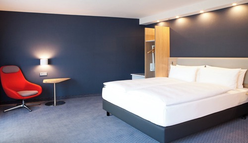 Standard Room, 1 Queen Bed (Extra Floor Space)