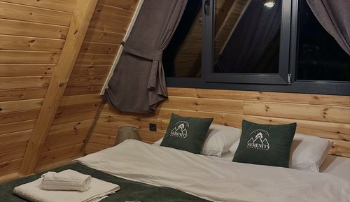 Basic Bungalow, 1 Queen Bed