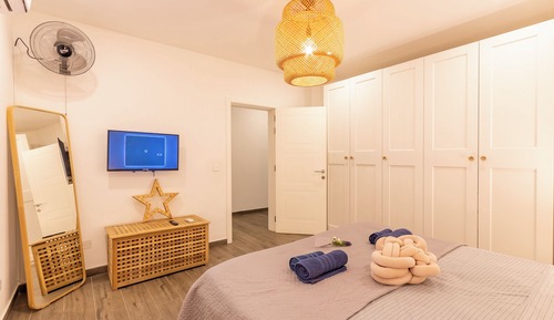 Family Apartment, 3 Bedrooms, 2 Bathrooms (Modern Beautiful Pool And Sea Apt)