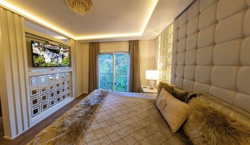 Master Suite Overlooking the Valley