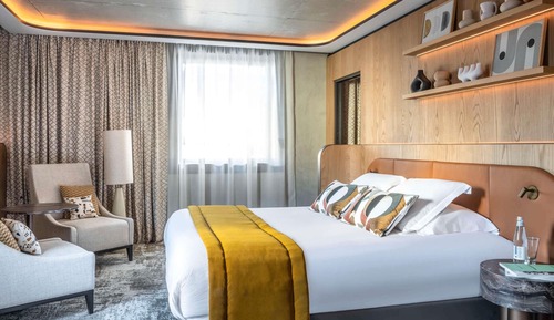 Suite, 1 King Bed with Sofa bed