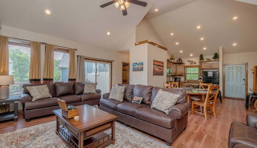 House, Multiple Beds, Patio, Garden View (Hickory Hideaway)