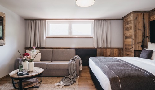 Standard Studio, Balcony