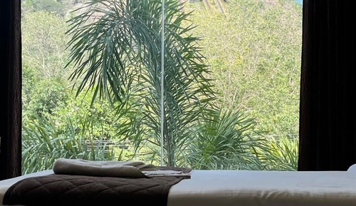 FAMILY ROOM WITH TEMPLE VIEW