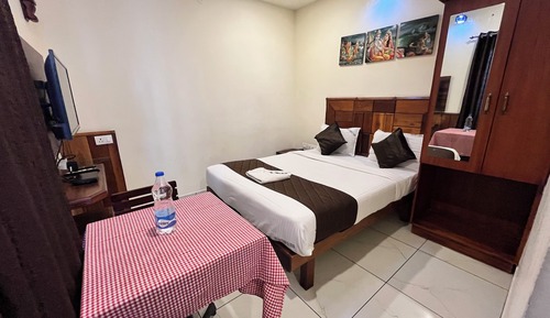 DELUXE DOUBLE ROOM  AC