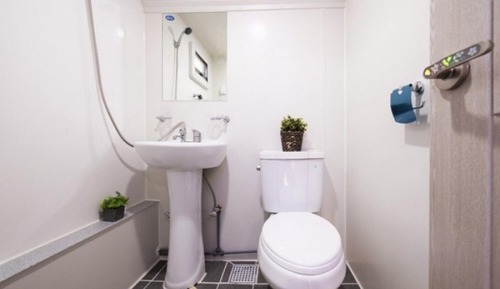 Room (Caravan B-1)