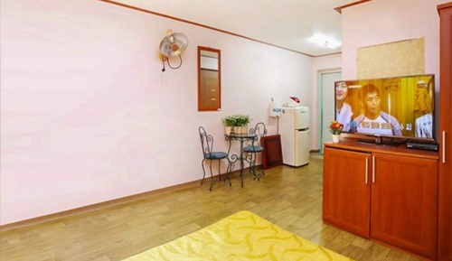 Room (Rose-Rose)