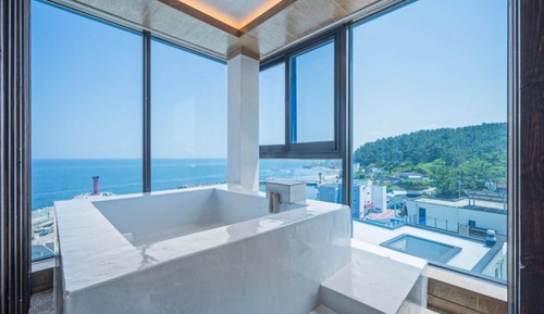 Room (So U P303 (Penthouse))