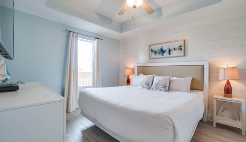 Condo, 3 Bedrooms, Sea View (1002)