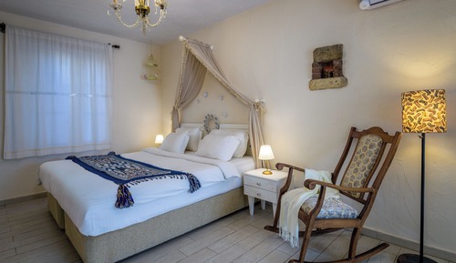 Family Suite, 1 Bedroom, Fireplace, Garden Area