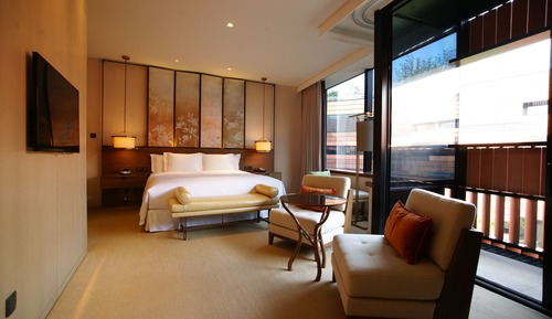 Deluxe Suite, 1 King Bed (with Round Daybed)