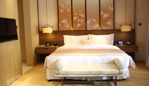 1 King Bed Premium Courtyard View