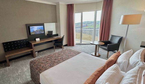 Deluxe Room, 1 King Bed, Non Smoking (Valley and Partial Sea View)