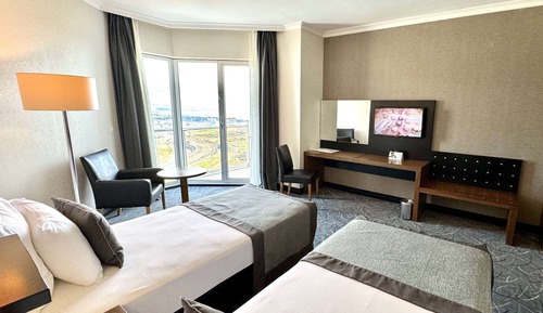 Deluxe Room, 1 Twin Bed, Non Smoking (Sea and City View)