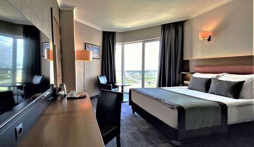 Deluxe Room, 1 King Bed, Accessible, Non Smoking (Sea and City View)