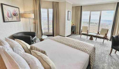 Executive Room, 1 King Bed, Non Smoking (Sea and City View)