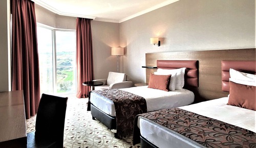 Deluxe Room, 1 Twin Bed, Non Smoking (Valley and Partial Sea View)