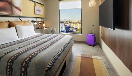 Room, 1 King Bed, Non Smoking (Mobility Accessible, Roll-in Shower)