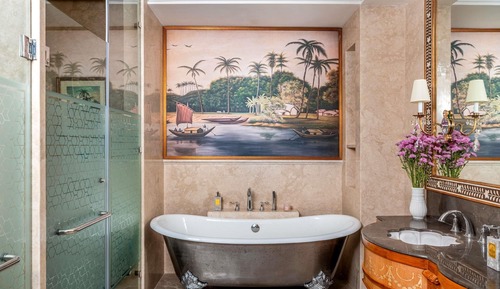 Lakeshore Signature Room- 60 sqm retreat on lake shore with views, tub, rain shower, and decor