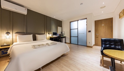 Room (Premium Bathtub (Netflix 1PC Bathtub))