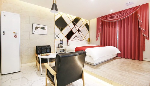 Room (Standard Room (Netflix Available))