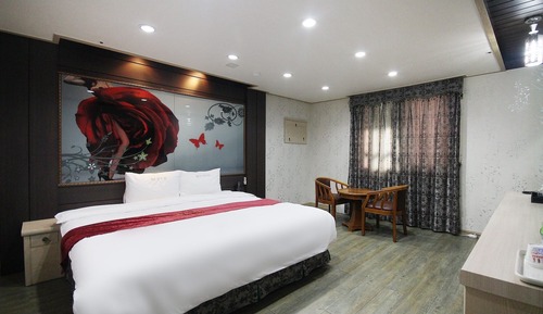 Room (Family room)