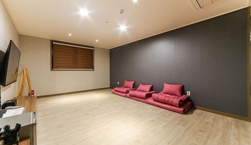 Room (Ondol for two to eight people (only p)