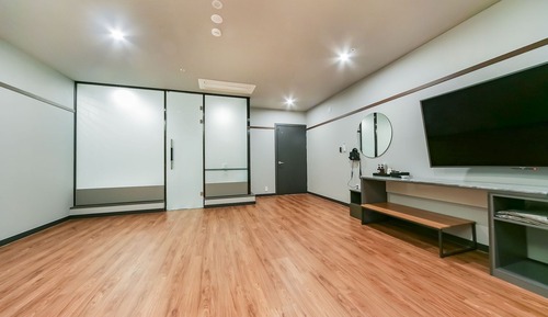 Room (Korean Style Room (3 people))