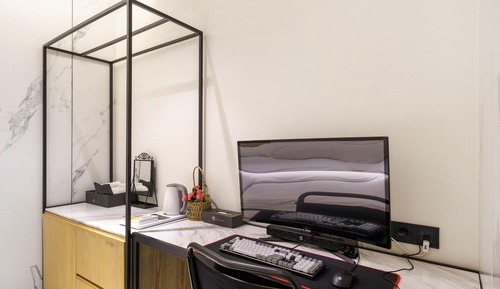 Room (Suite 1 (65 inches + 2-person bathtub)