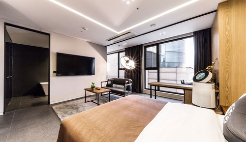 Room (Suite 2 (Styler Massage Chair))
