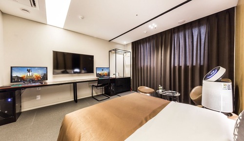 Room (Premium - Couple PC (55 inches + air )