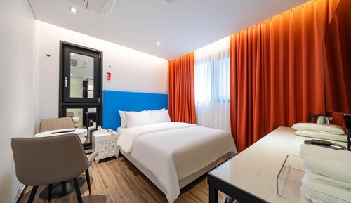 Room (Standard (Netflix))