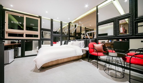Room (1 Room per 1 Parking - Wooden or Mirr)