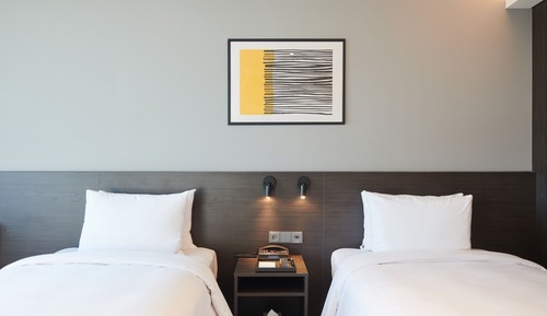 Standard Twin Room (with Breakfast for 1)