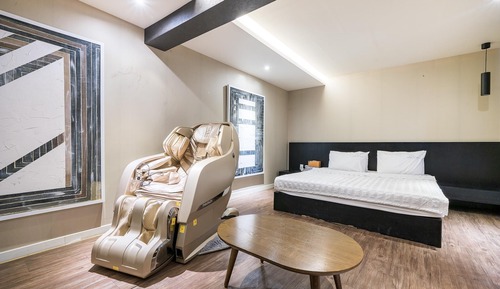 Room (Suite (breakfast provided (toast/coff)