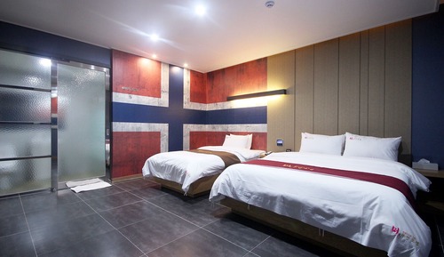 Room (Special room - drive-in (YouTube & Ne)