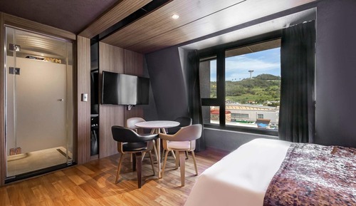 Room (V-VIP *City View* - Wando Tower Night)