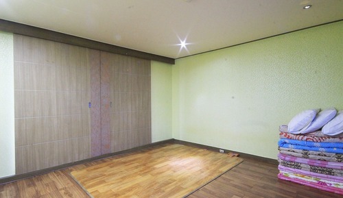Room (Korean-style Ondol Room)